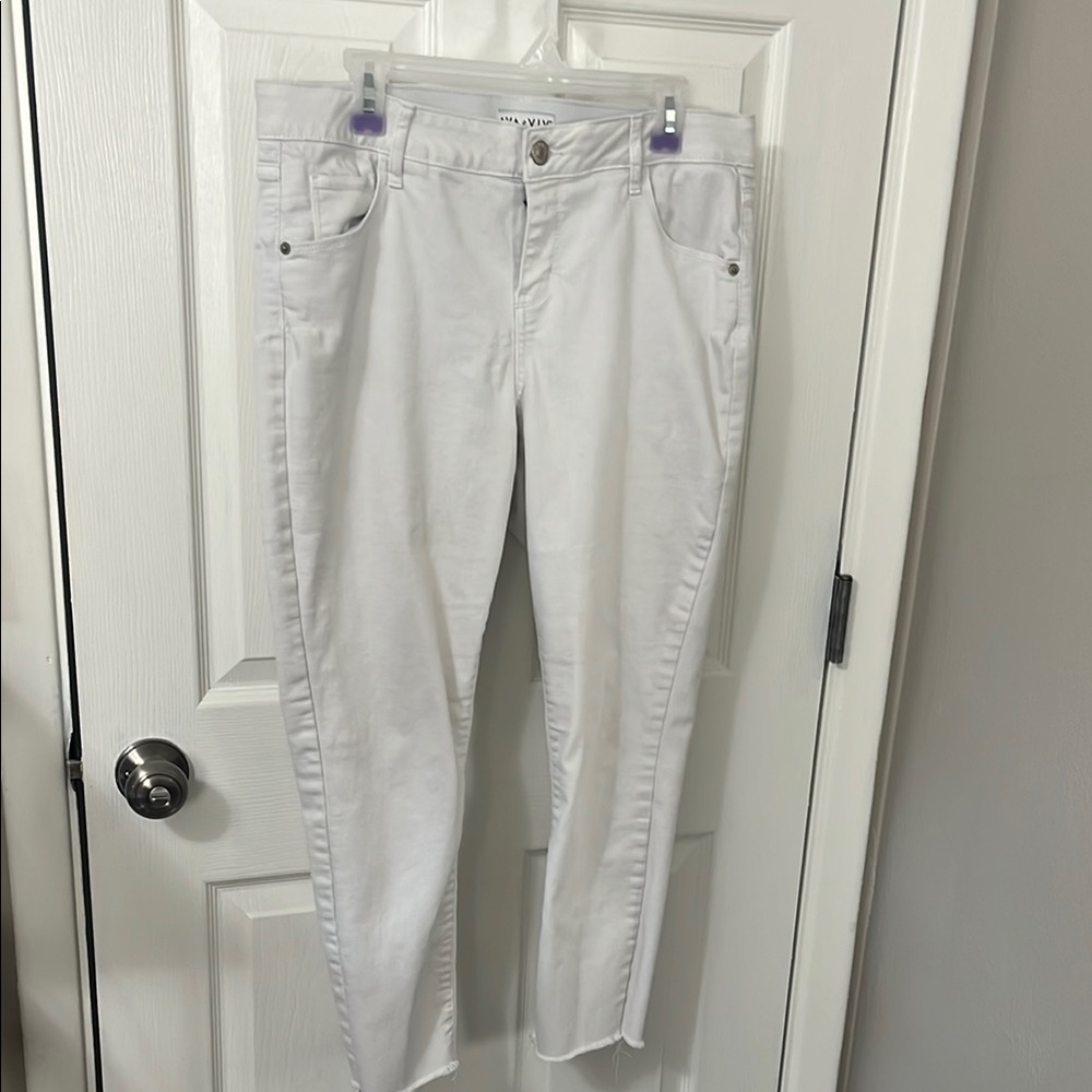 Ava & Viv White Ankle Cropped Jeans